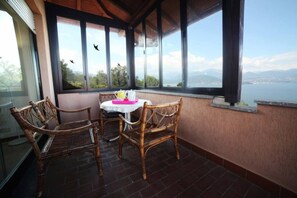 Outdoor dining - Detached villa with wonderful views of Lake Maggiore (Stresa)