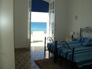 2 soverom, safe på rommet, skrivebord og strykejern/-brett