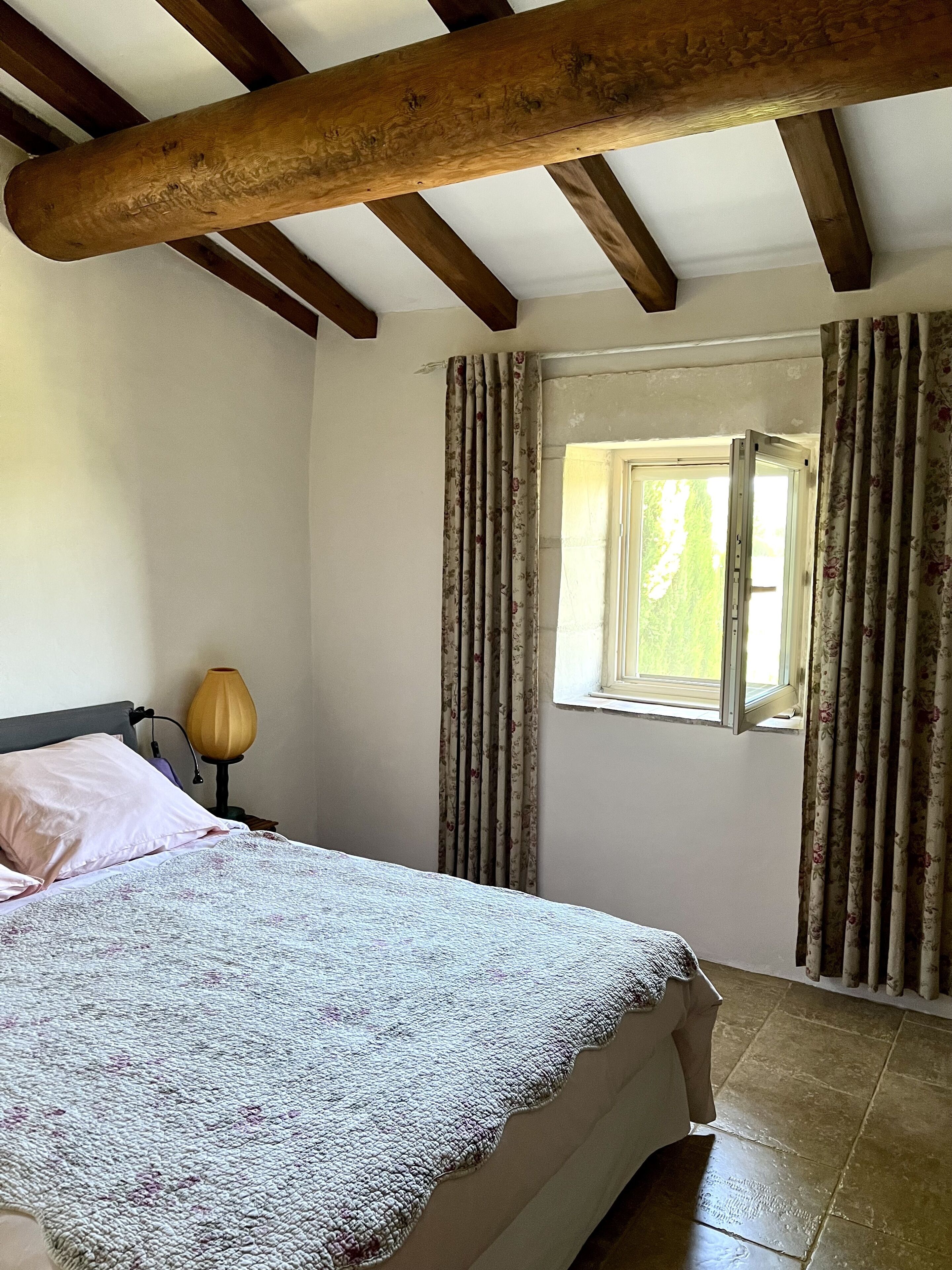2 bedrooms, desk, iron/ironing board, travel crib
