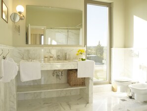 Duschwanne, Whirlpool, Haartrockner, Bidet