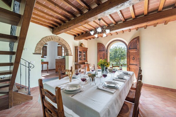 Dining - Casale Cinque Valli 8, Emma Villas (Cortona)
