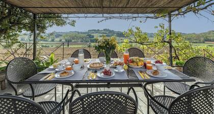 CASALE CINQUE VALLI 8 vuodepaikkaa, huvila yksityinen uima-allas yksinomaiseen käyttöön!