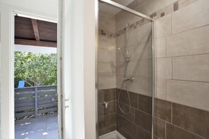 Shower, hair dryer - House, beach road in Folelli (Penta-Di-Casinca)