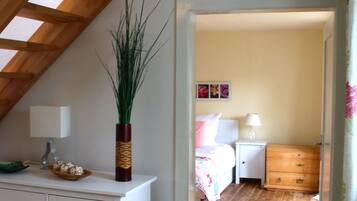 2 多间卧室、免费 WiFi、床单