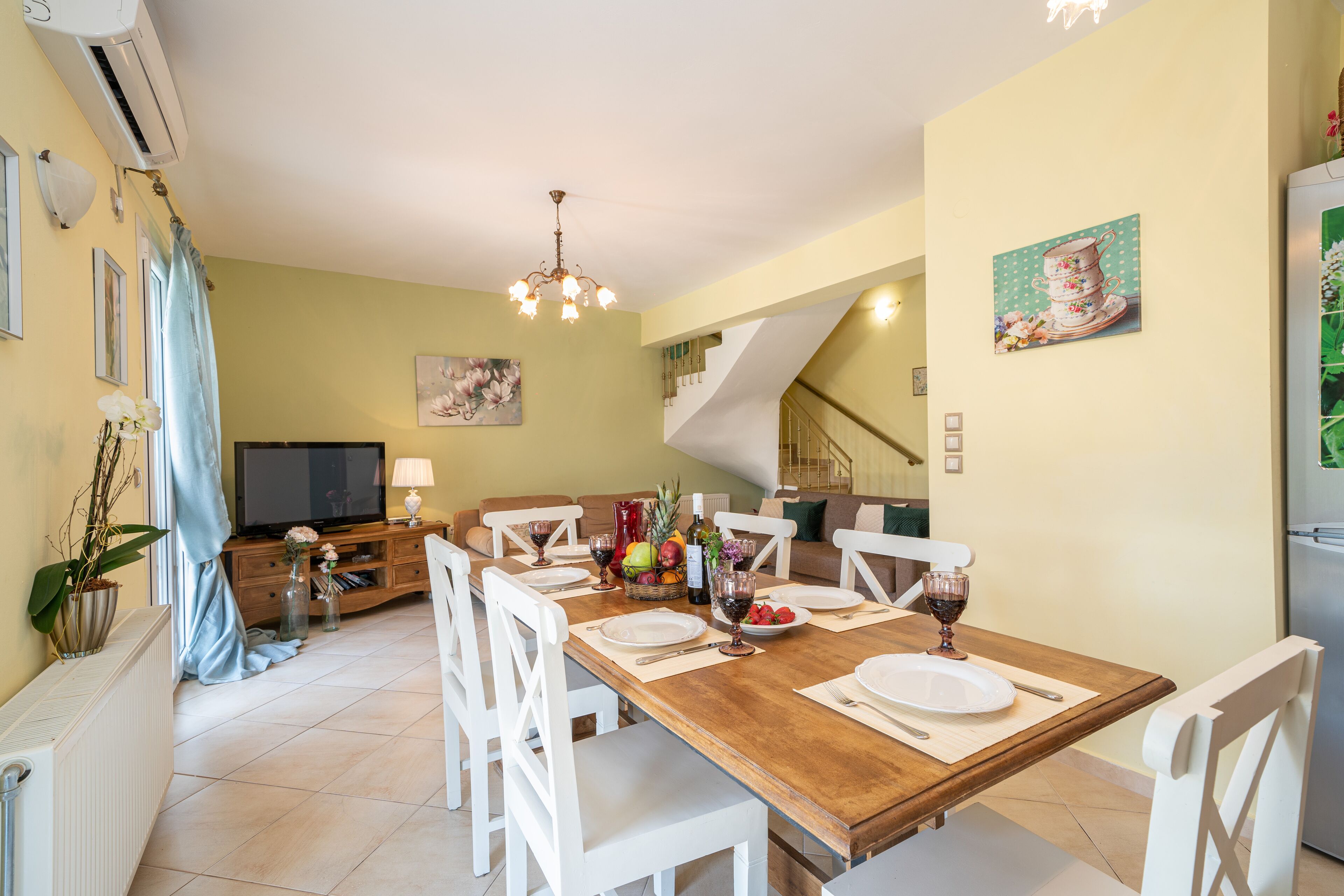 AIRCONDITIONED DINING LIVING ROOM