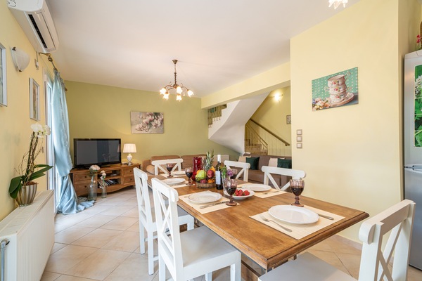 AIRCONDITIONED DINING LIVING ROOM