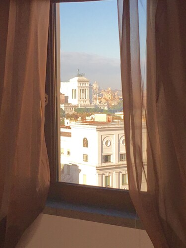 APARTAMENTO SUPERACTICO CON ESPLENDIDA TERRAZA EN EL COLOSEO, VISTA IMPRESIONANTE 