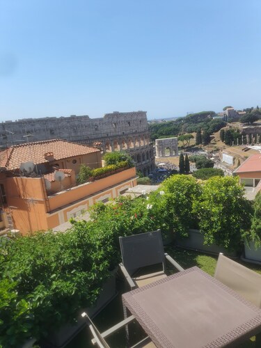 SUPERACTIC APARTMENT WITH SPLENDID TERRACE ON THE COLOSSEUM, BREATHTAKING VIEW 