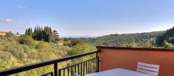 Casa l'Oca, spacious and bright in the heart of Tuscany at the gateway to Chianti.