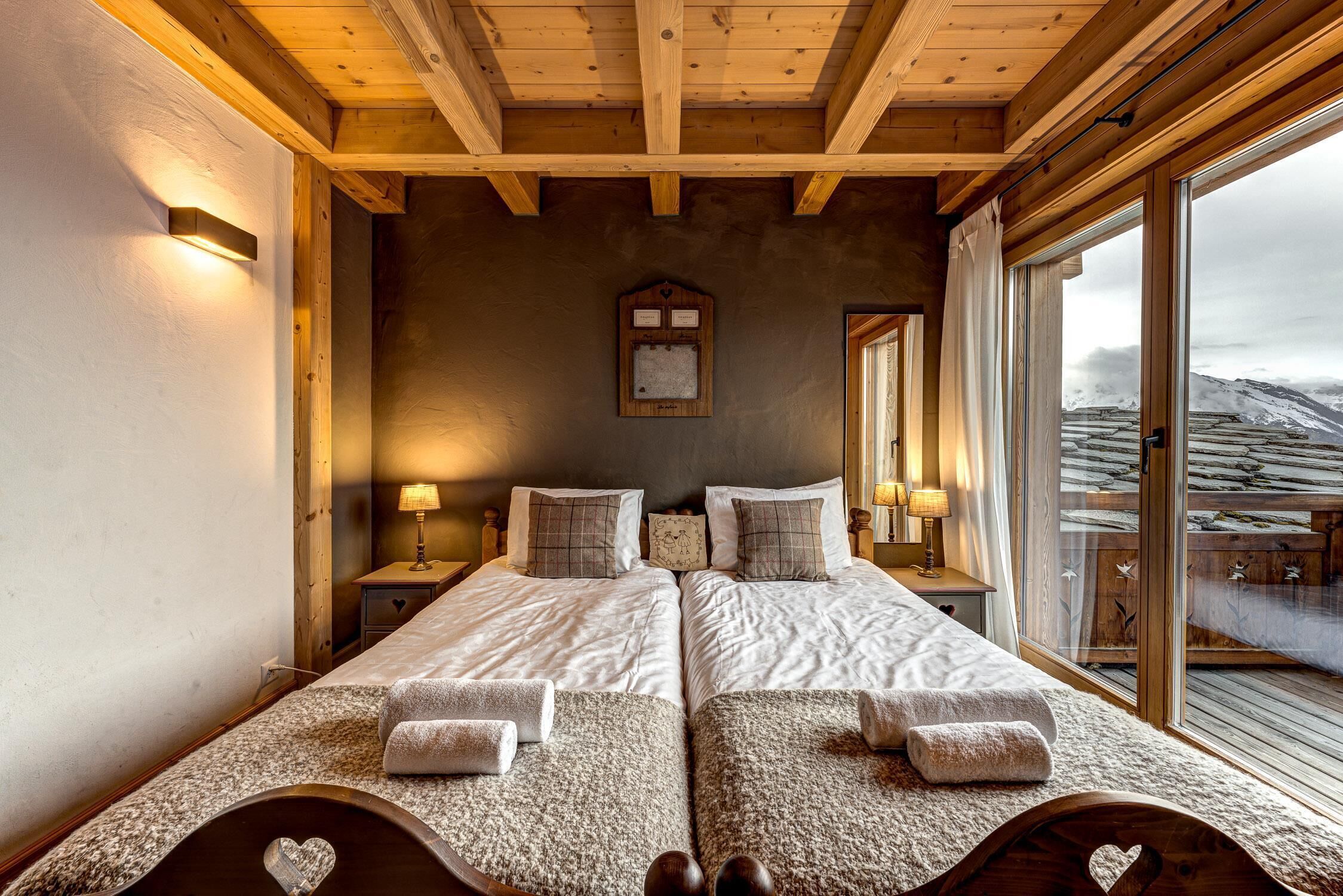 5 bedrooms, iron/ironing board, WiFi (surcharge), bed sheets