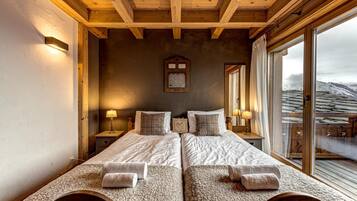 5 bedrooms, iron/ironing board, WiFi (surcharge), bed sheets