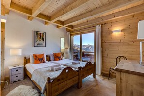 5 bedrooms, iron/ironing board, WiFi, bed sheets