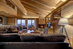 Télévision, cheminée, jeux vidéo