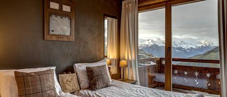 5 soverom, strykejern/-brett, wi-fi (mot et tillegg) og sengetøy