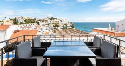 Spectacular apartment with sea view next to the beach