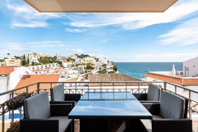 Spectacular apartment with sea view next to the beach