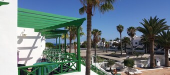 Playa Park 1st Floor, Refurbished Modern Apt With WIFI, Close To All Amenities