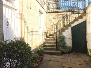 Exterior detail - Elegant 2 bedroom garden apartment in Stockbridge (Edinburgh)