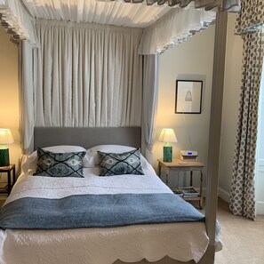 2 bedrooms, iron/ironing board, travel cot, WiFi