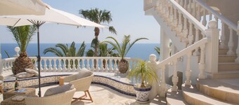 All inclusive! Luxury villa with fabulous views, first line... Renovated 2020<br>