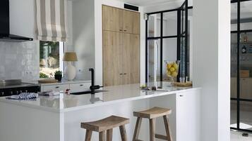 冰箱、微波炉、烤箱、洗碗机