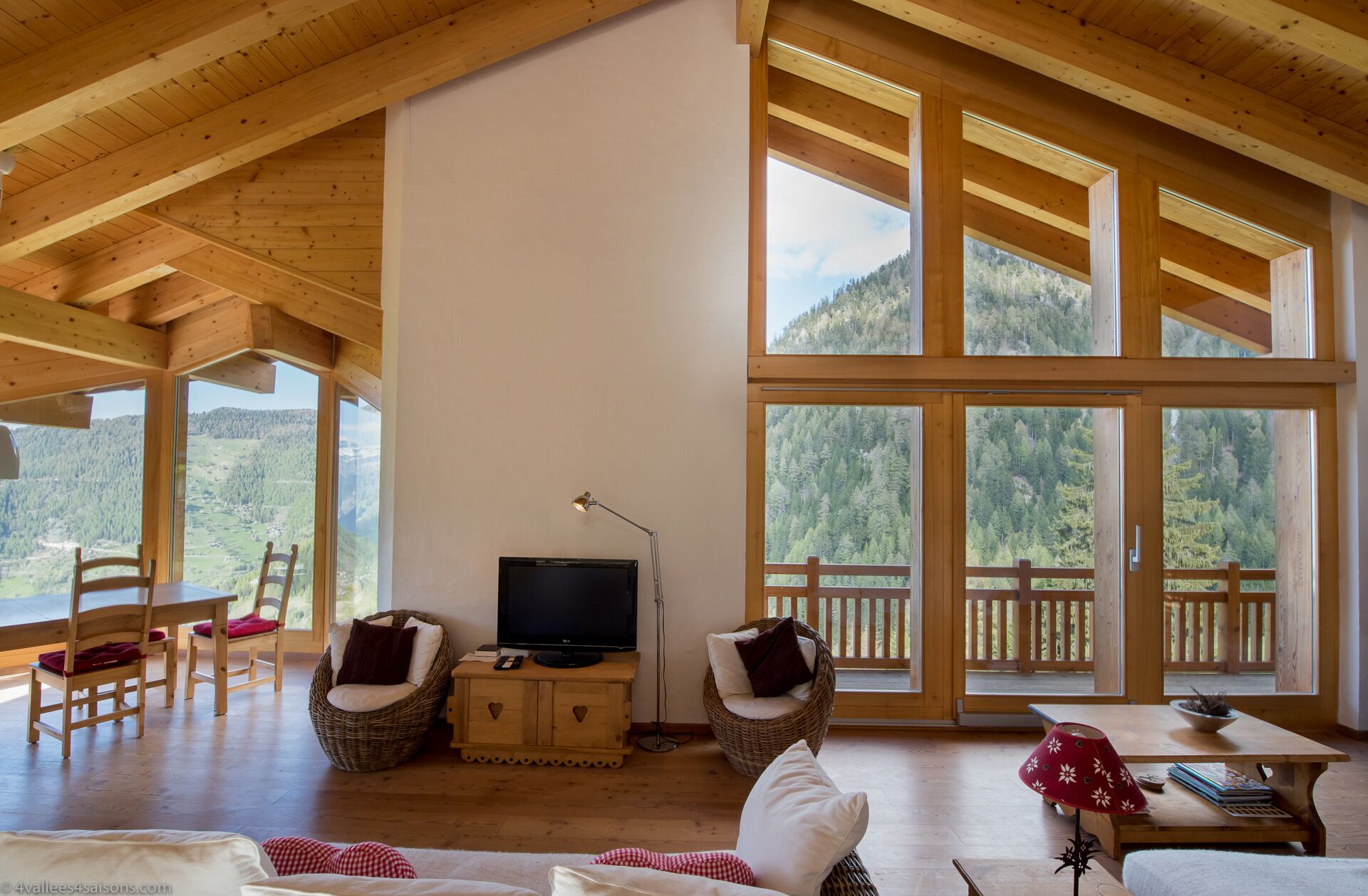 Fernseher, Kamin, DVD-Player, Stereoanlage