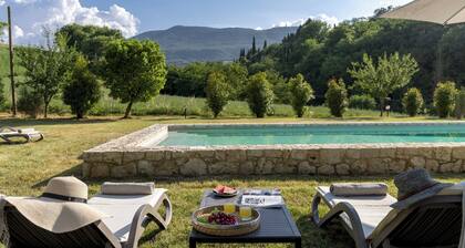 PODERE MADONNA DI MEZZO 6 nukkuu, huvila yksityinen uima-allas yksinomaiseen käyttöön!