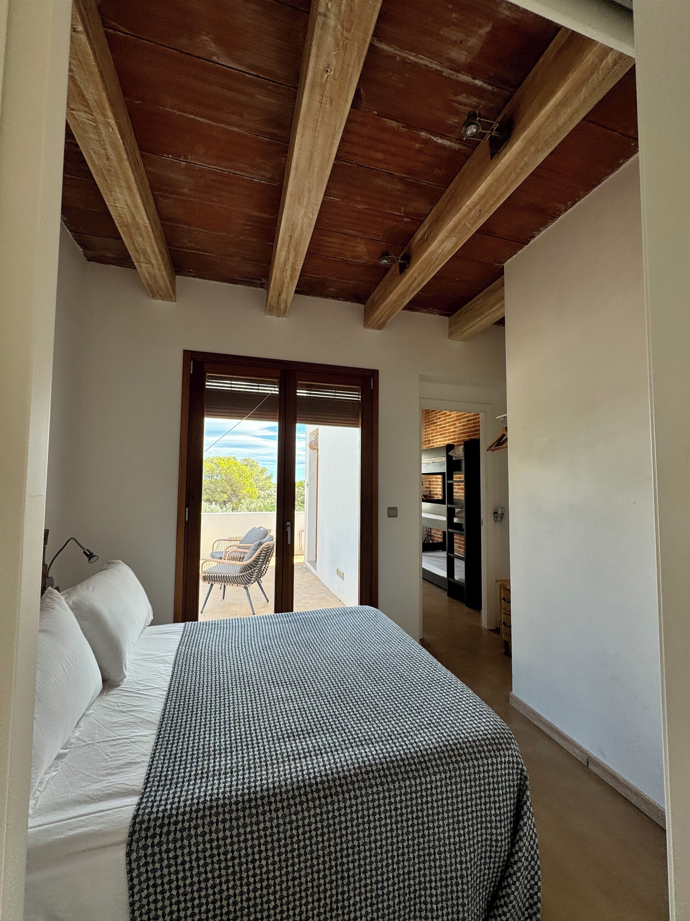 4 slaapkamers, een bureau, een strijkplank/strijkijzer, gratis wifi