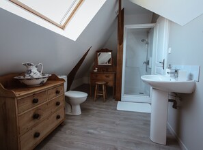 Duschwanne, Haartrockner, Toilettenpapier