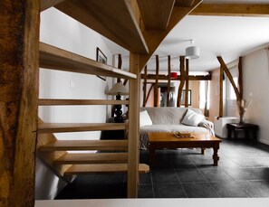 Unclassified image, 4 of 47, button - Family farmhouse sleeps up to 14 guests. (Parenty)