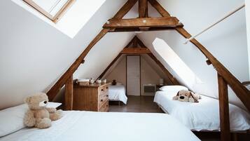 Bedroom 3
Configured with 3 single beds.