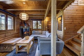 Fernseher, Kamin, Stereoanlage