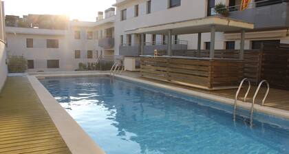 Luxury apartment, views of marina. Pool, a/c, 5 mins stroll to beach and town!