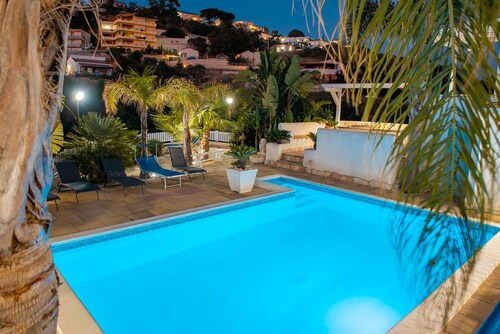 PRIVATE POOL 3 BEDROOMS 3 BATHROOMS 150 MT FROM THE SEA WI FI FREE , CAR RENTAL