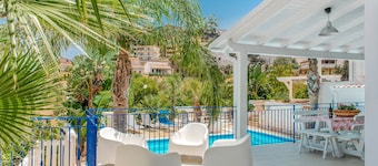 PRIVATE POOL 3 BEDROOMS 3 BATHROOMS 150 MT FROM THE SEA WI FI FREE , CAR RENTAL