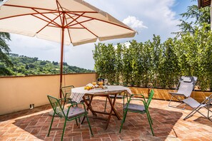 تناول الطعام بالخارج