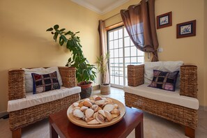 TV, peis, videospill og DVD-spiller