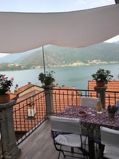 Casa Il Terrazzino Lake Como detached house on two levels
