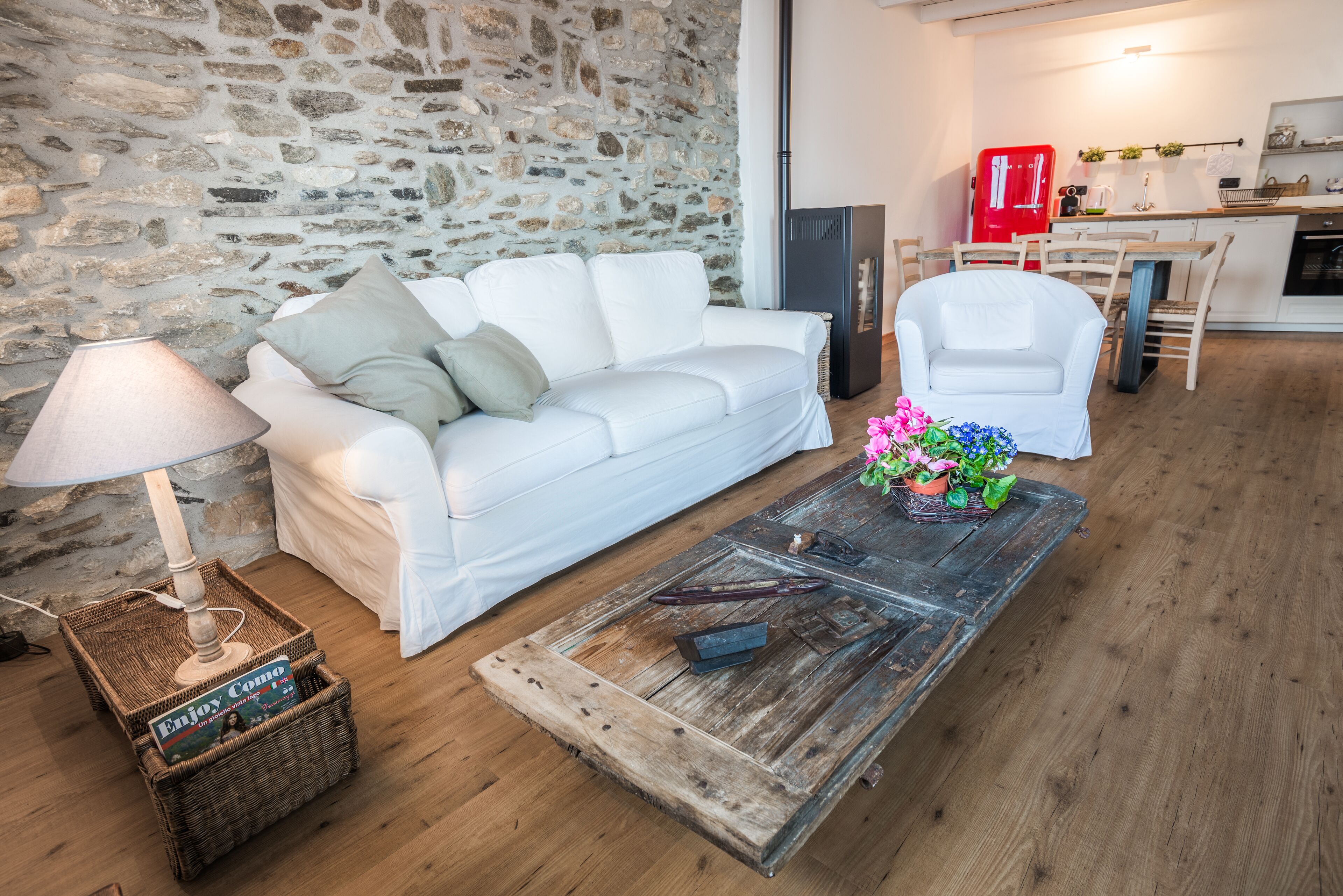 TV, books, music library, stereo