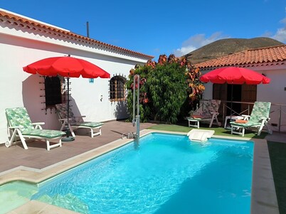 Finca La Esperanza. Seaview Villa with private heated pool. (Accessible)