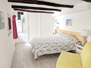 2 bedrooms, iron/ironing board, Internet, bed sheets - San Carlo Apartment - Piazza del Plebiscito - (Napoli)