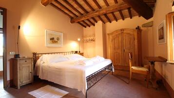 4 sovrum, strykjÀrn/strykbrÀda, gratis wi-fi och sÀngklÀder