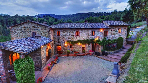 A stone building with multiple windows and a courtyard. - Chiusarella Arceno Rentals Club Chianti Villa exclusive Pool Concierge freeWiFi (CASTELNUOVO BERARDENGA)