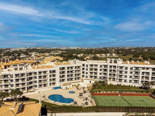 Hébergement avec piscine et vue sur mer