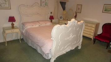 3 makuuhuonetta, silitysrauta/-lauta, Wi-Fi, vuodevaatteet