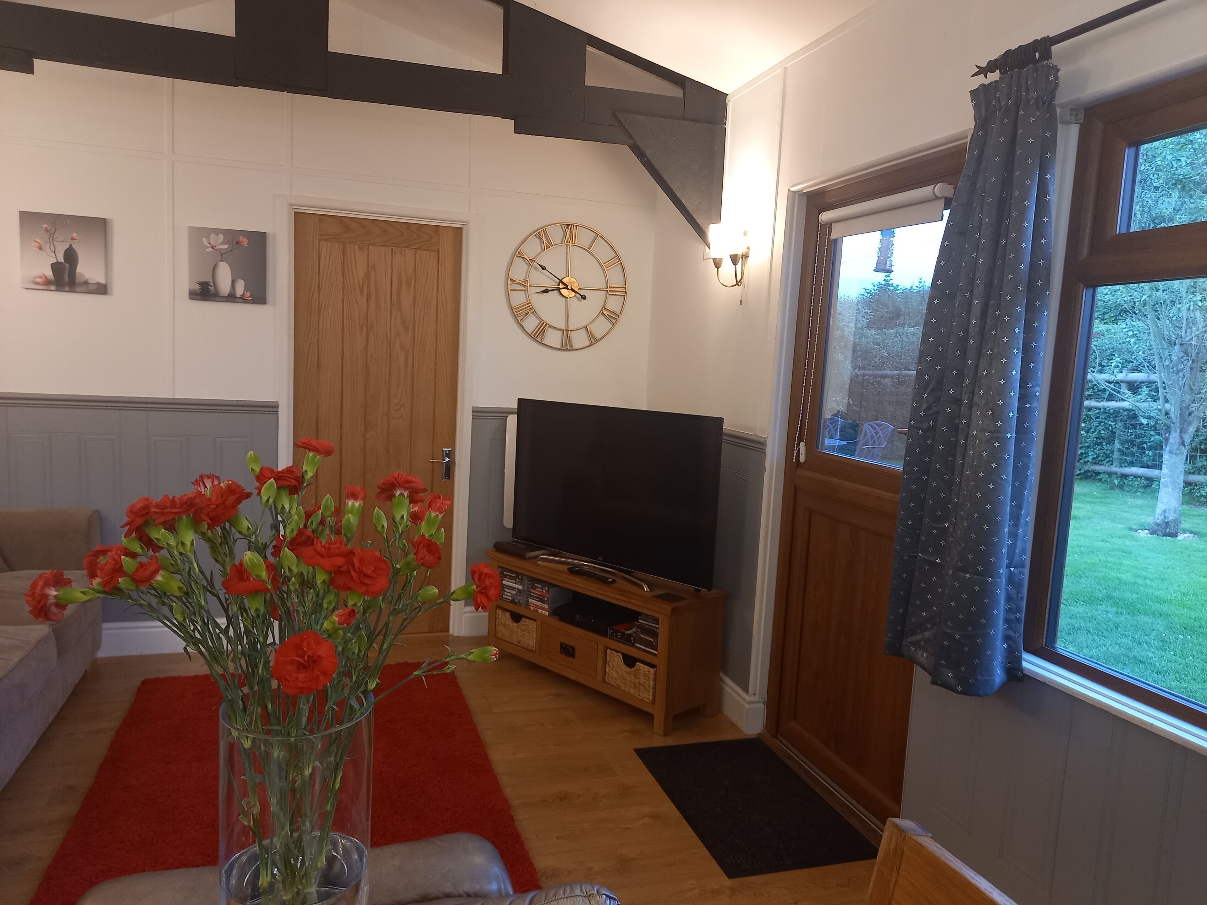 Télévision, jeux vidéo, lecteur de DVD, médiathèque