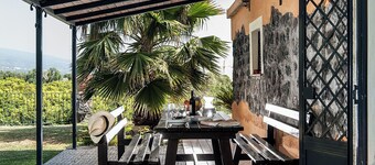 Country-house with PRIVATE POOL and magnificent view on the Etna and sea