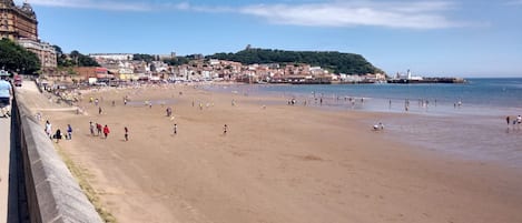 Una spiaggia nelle vicinanze