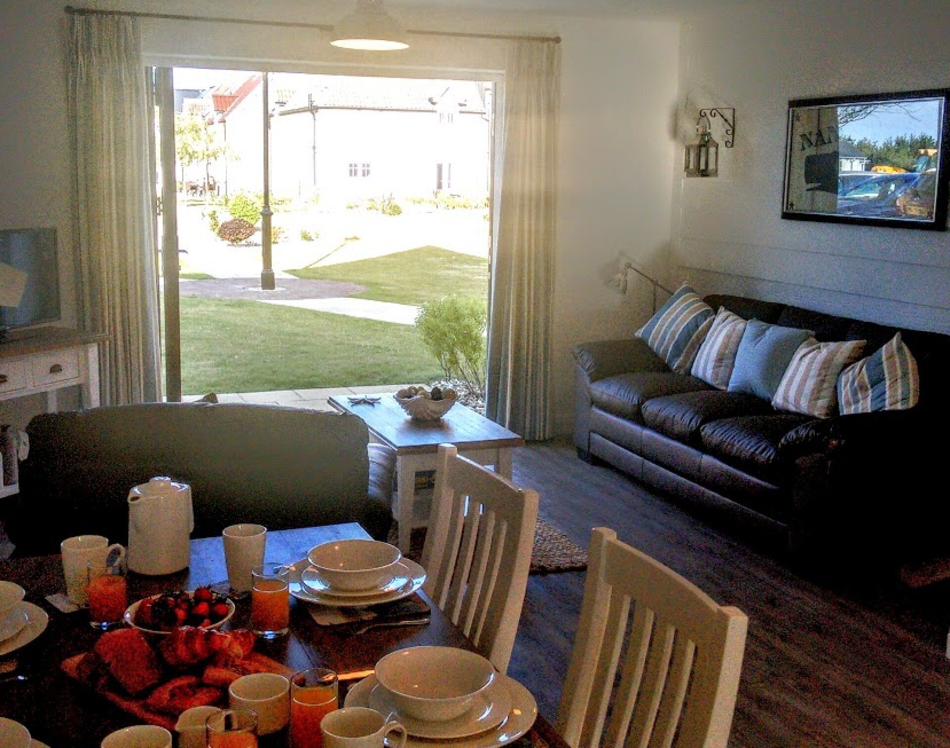 Smart TV, fireplace, video games, DVD player