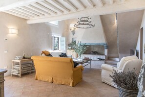 TV - Villa Delle Upupe 8, Emma Villas (Castellina in Chianti)